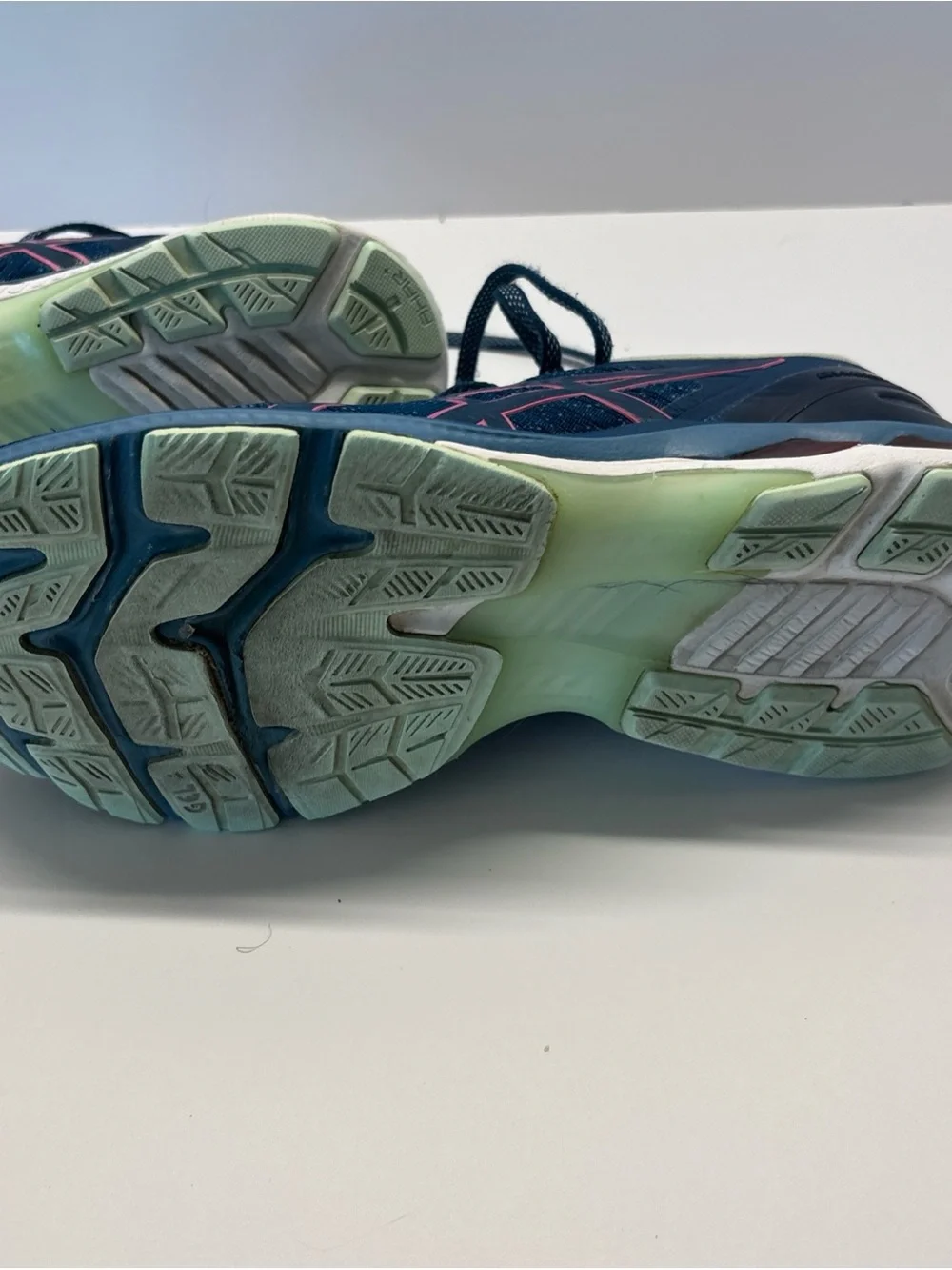 ASICS Gel Kayano 27 Women's blue Running Shoe with Pink Accents size 11